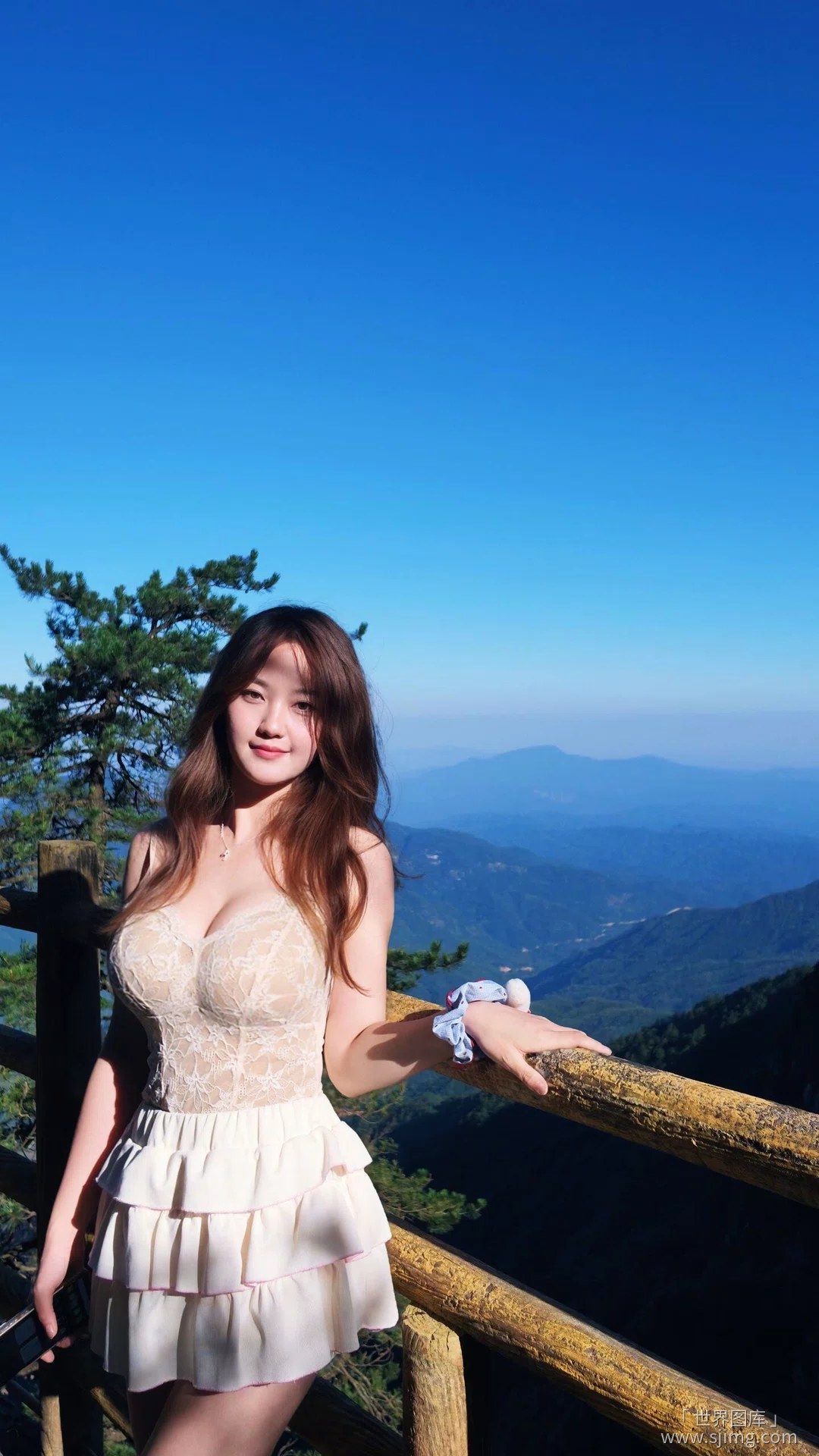 云顶咖啡 漂亮美女与风景 4K高清手机壁纸